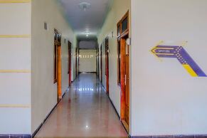 Super OYO 1759 Family Residence