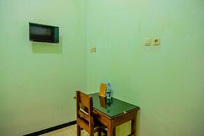 Super OYO 1759 Family Residence