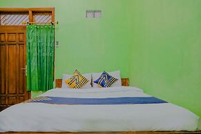 Super OYO 1759 Family Residence