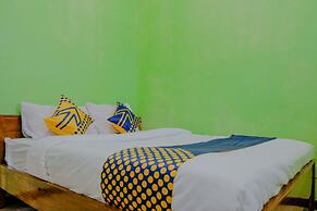 Super OYO 1759 Family Residence