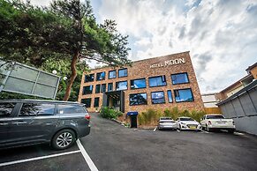 Hotel Moon