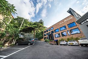 Hotel Moon