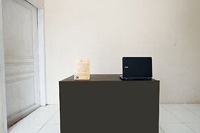 SPOT ON 2027 Putri Guest House Syariah