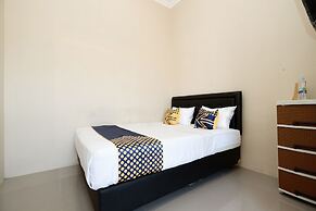 SPOT ON 2027 Putri Guest House Syariah