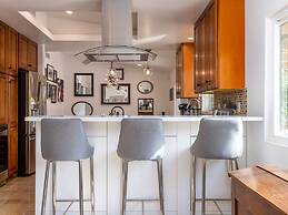 Modern Loma Vista