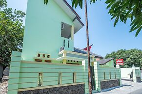 OYO 1399 Cemara Residence Syariah