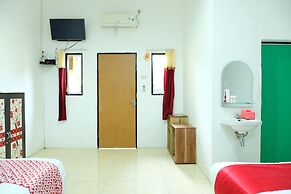 OYO 1853 Guest House D'makmoer