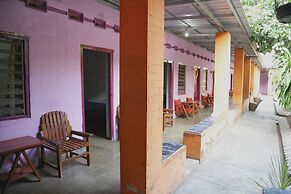 OYO Life 1972 Aman Family Inn Syariah