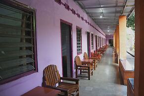 OYO Life 1972 Aman Family Inn Syariah