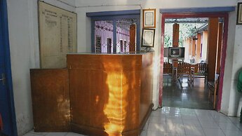 OYO Life 1972 Aman Family Inn Syariah