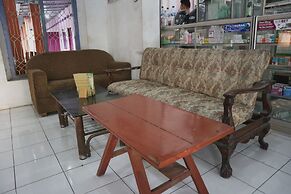 OYO Life 1972 Aman Family Inn Syariah