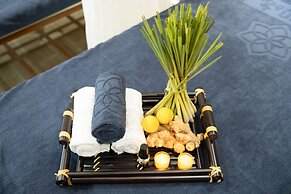 Sharon Apartment and Spa