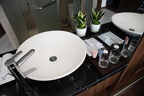 Sharon Apartment and Spa