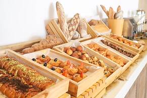 Carinae Danang Hotel