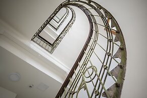 Jimmy's Apartments Emerald