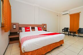 Super OYO 2075 Graha Marina