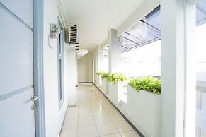 Super OYO 2075 Graha Marina