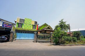 OYO 1639 Penginapan Anggrek Syariah 1