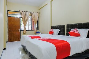 OYO 1342 Uniga Malang Family Residence