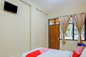 OYO 1342 Uniga Malang Family Residence