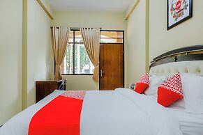 OYO 1342 Uniga Malang Family Residence