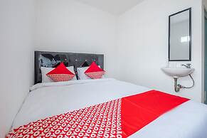 OYO 1460 Anyelir Residence