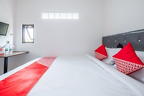 OYO 1460 Anyelir Residence