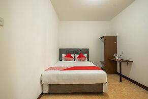 OYO 1460 Anyelir Residence