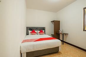 OYO 1460 Anyelir Residence