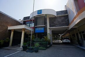 OYO 1652 Hotel Tampiarto