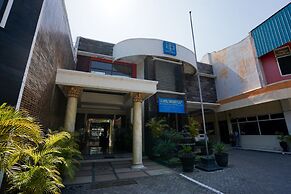 OYO 1652 Hotel Tampiarto