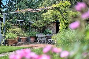 Villa in Castellina w. Pool, Garden & Winery