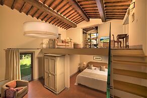 Villa in Castellina w. Pool, Garden & Winery