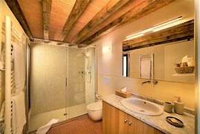 Villa in Castellina w. Pool, Garden & Winery