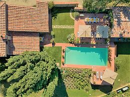Villa in Castellina w. Pool, Garden & Winery