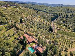 Villa in Castellina w. Pool, Garden & Winery