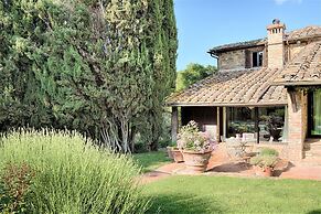 Villa in Castellina w. Pool, Garden & Winery
