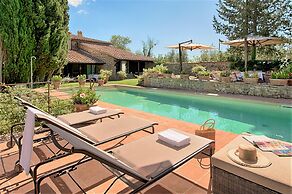 Villa in Castellina w. Pool, Garden & Winery