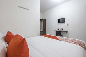 Super OYO 1568 Stasiun Ka Cirebon Guest House