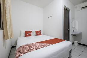 Super OYO 1568 Stasiun Ka Cirebon Guest House