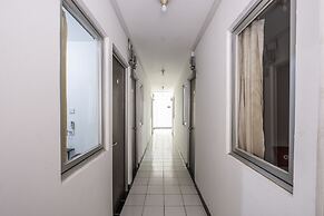 Super OYO 1568 Stasiun Ka Cirebon Guest House