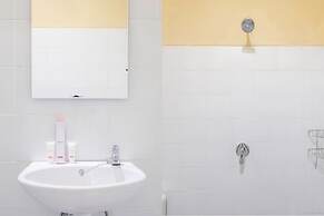 Super OYO 1568 Stasiun Ka Cirebon Guest House