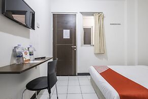 Super OYO 1568 Stasiun Ka Cirebon Guest House