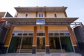 Super OYO 1506  Shabrina 2 Syariah