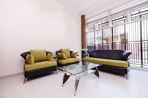 Super OYO 1506  Shabrina 2 Syariah