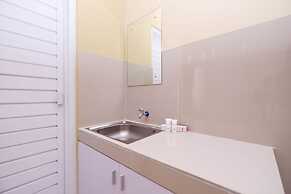 Super OYO 1506  Shabrina 2 Syariah