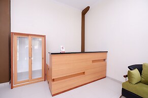 Super OYO 1506  Shabrina 2 Syariah