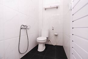 Super OYO 1506  Shabrina 2 Syariah