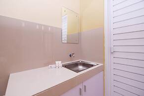 Super OYO 1506  Shabrina 2 Syariah