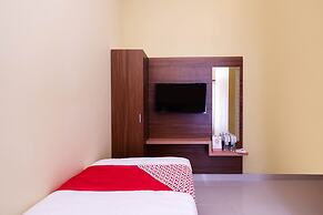 Super OYO 1506  Shabrina 2 Syariah